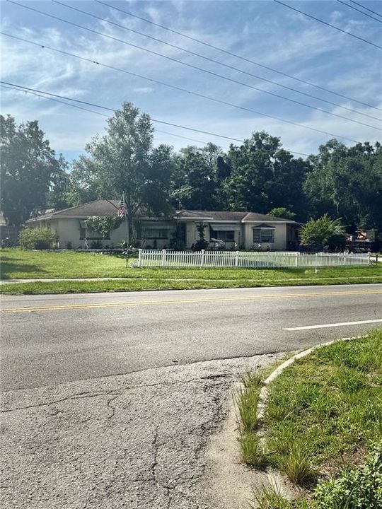 For Sale: $400,000 (3 beds, 2 baths, 1978 Square Feet)