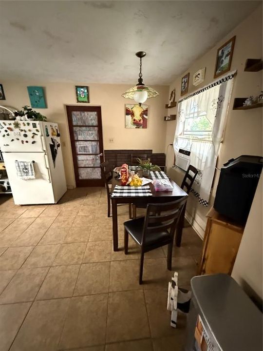 For Sale: $400,000 (3 beds, 2 baths, 1978 Square Feet)