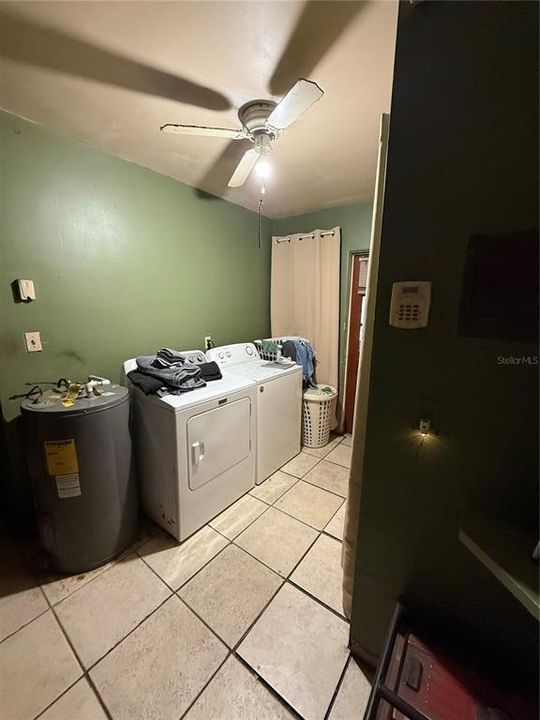 For Sale: $400,000 (3 beds, 2 baths, 1978 Square Feet)