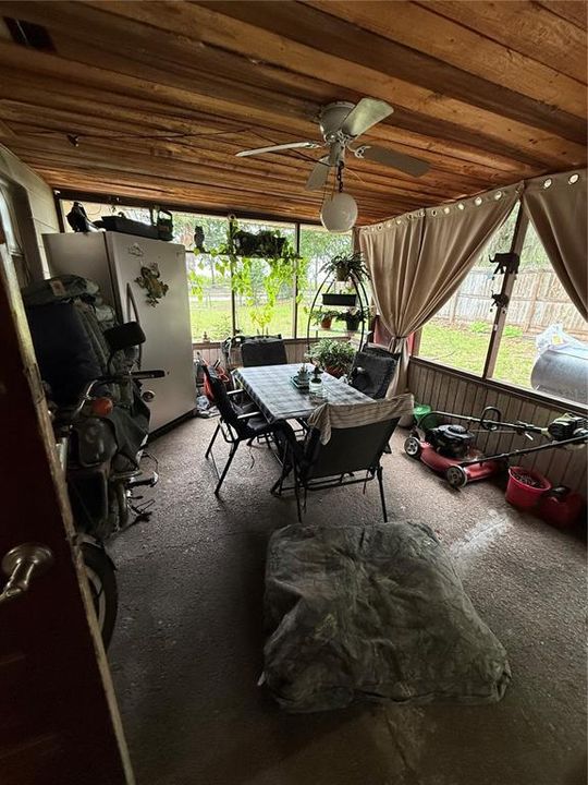 For Sale: $400,000 (3 beds, 2 baths, 1978 Square Feet)