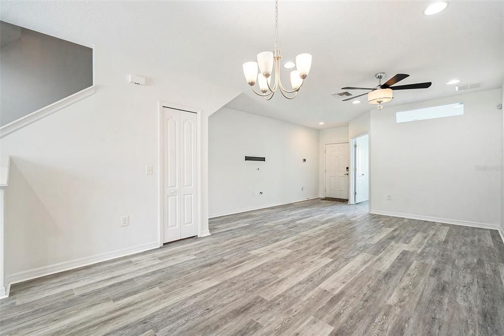 For Sale: $230,000 (2 beds, 2 baths, 1390 Square Feet)