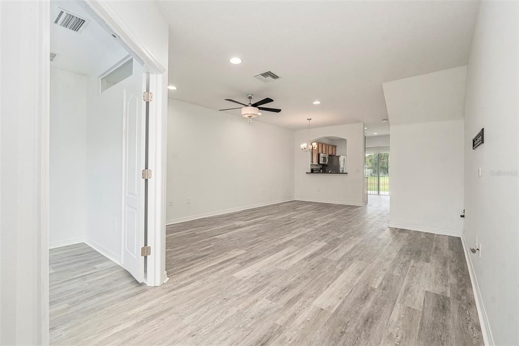 For Sale: $230,000 (2 beds, 2 baths, 1390 Square Feet)