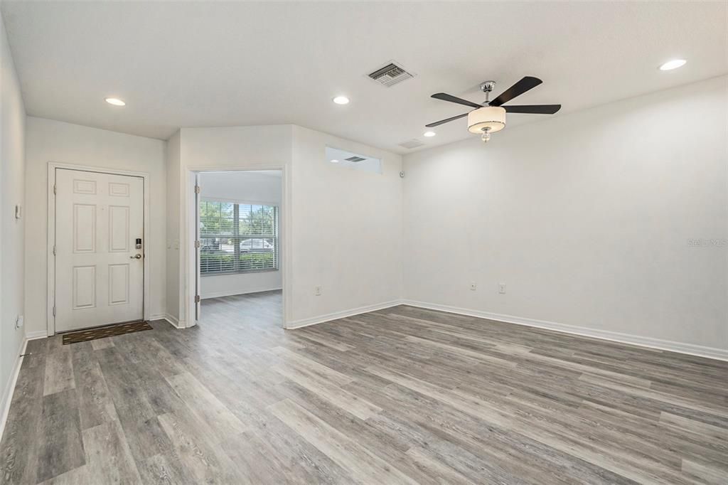 For Sale: $230,000 (2 beds, 2 baths, 1390 Square Feet)