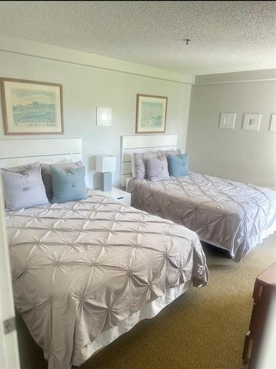 待售: $120,000 (2 贝兹, 1 浴室, 806 平方英尺)