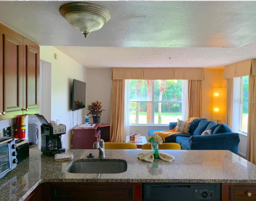 待售: $120,000 (2 贝兹, 1 浴室, 806 平方英尺)