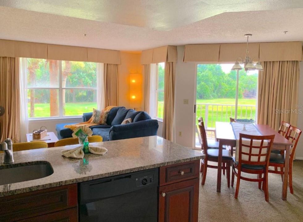 待售: $120,000 (2 贝兹, 1 浴室, 806 平方英尺)