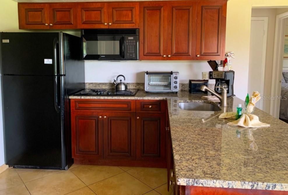 待售: $120,000 (2 贝兹, 1 浴室, 806 平方英尺)