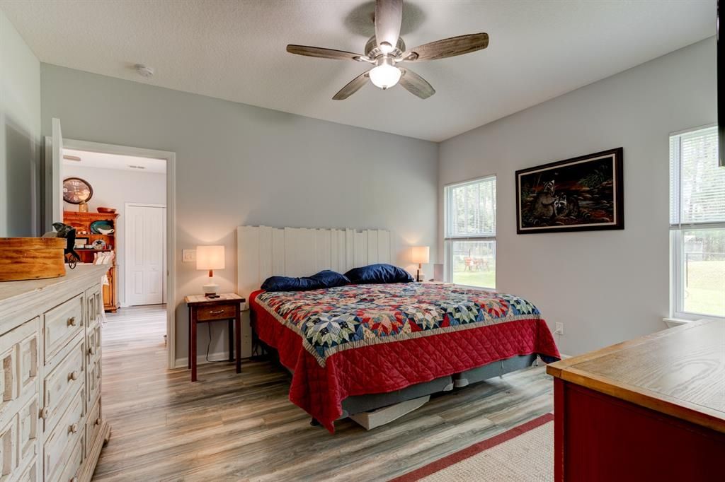 For Sale: $299,000 (3 beds, 2 baths, 1206 Square Feet)