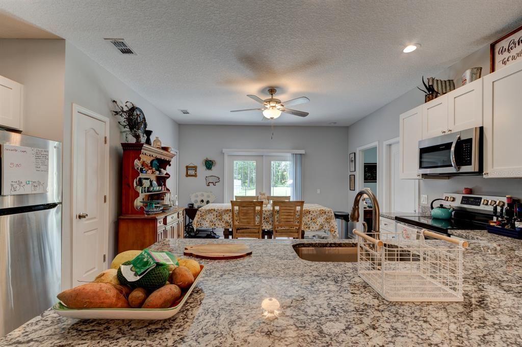 For Sale: $299,000 (3 beds, 2 baths, 1206 Square Feet)