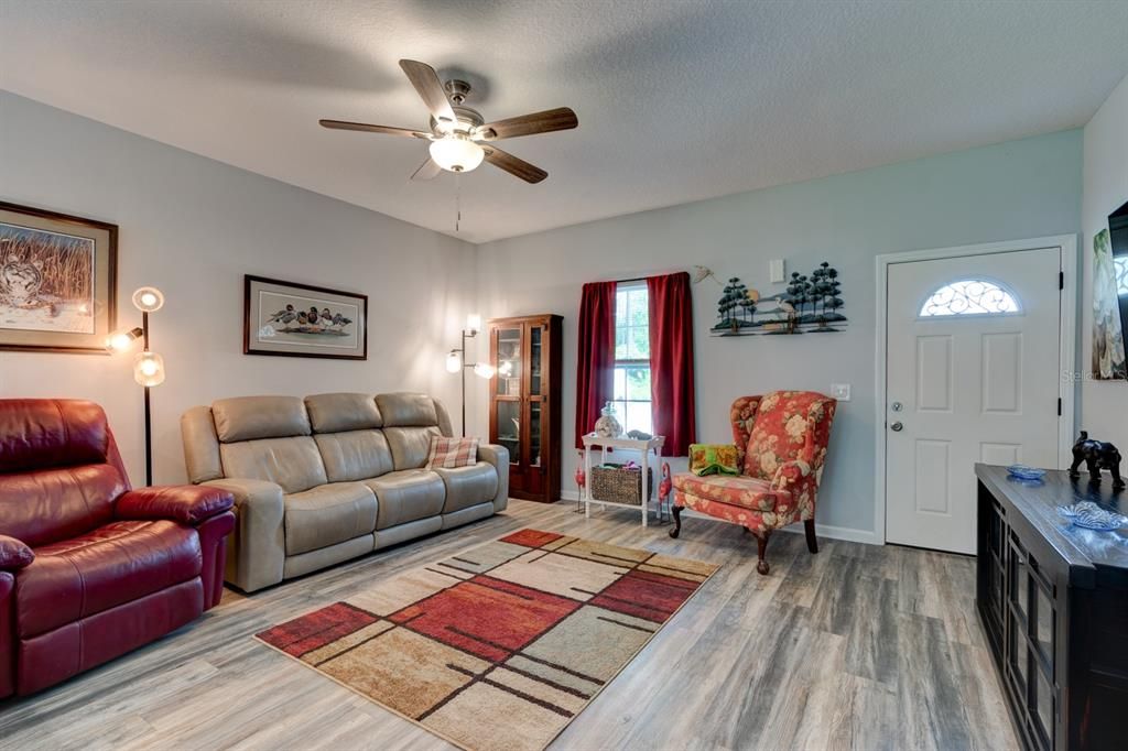 For Sale: $299,000 (3 beds, 2 baths, 1206 Square Feet)