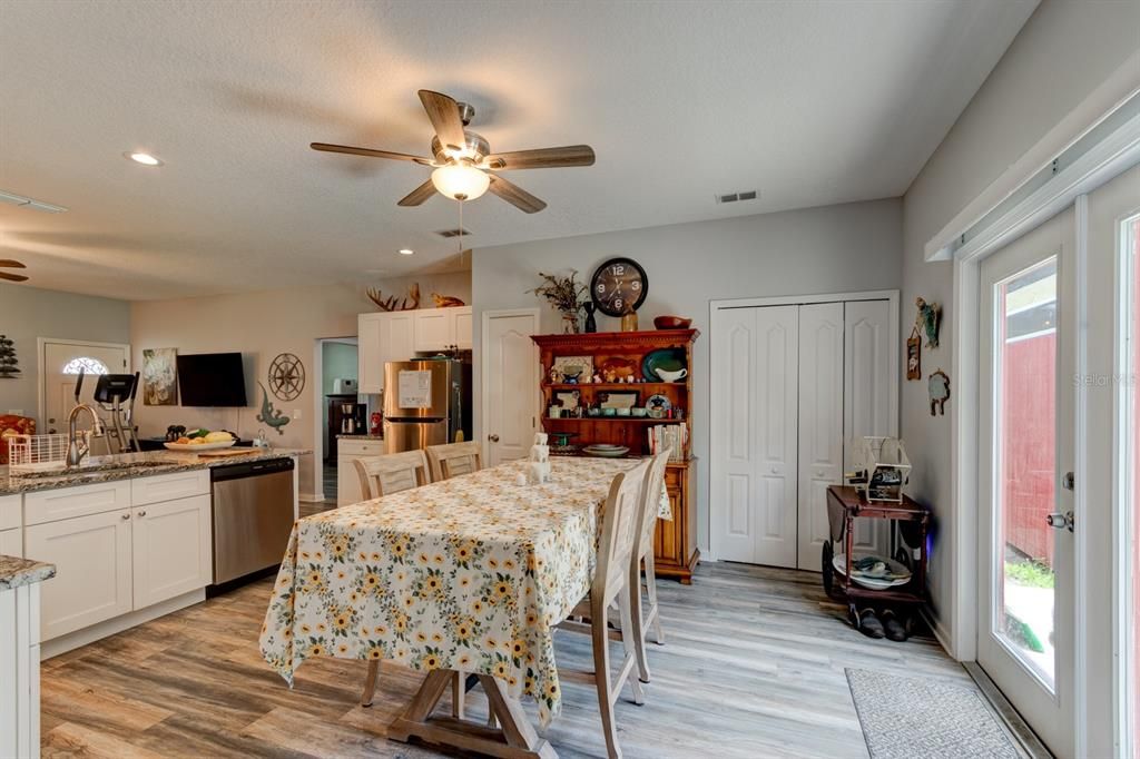 For Sale: $299,000 (3 beds, 2 baths, 1206 Square Feet)