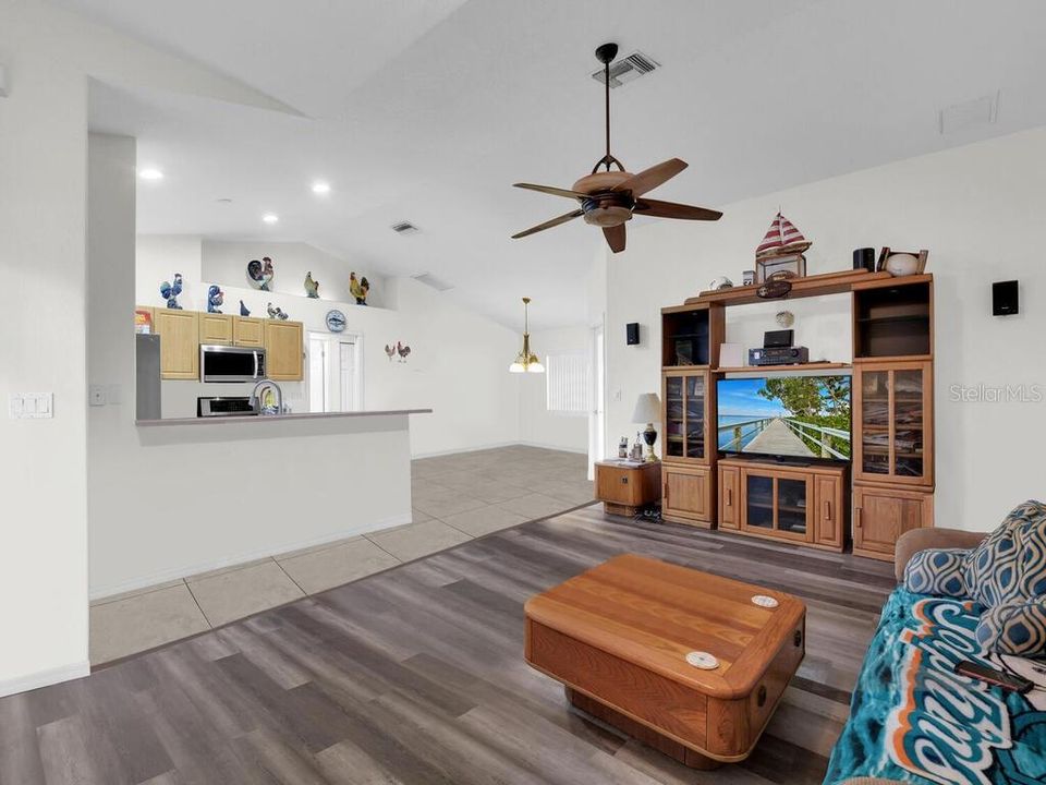 For Sale: $439,000 (3 beds, 2 baths, 1672 Square Feet)