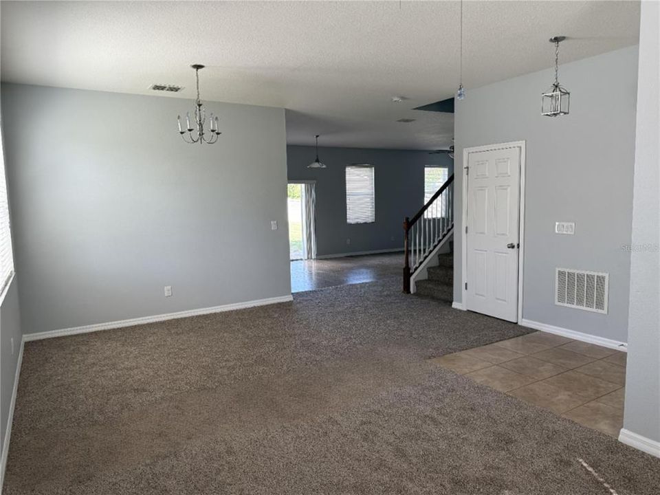 Под контрактом: $350,000 (4 спален, 2 ванн, 2394 Квадратных фут)