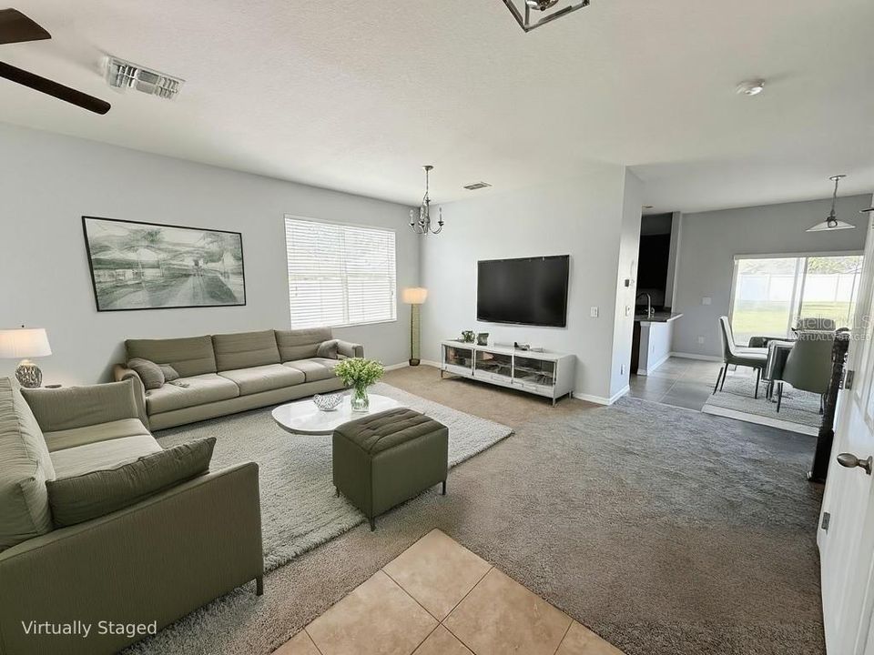 Под контрактом: $350,000 (4 спален, 2 ванн, 2394 Квадратных фут)