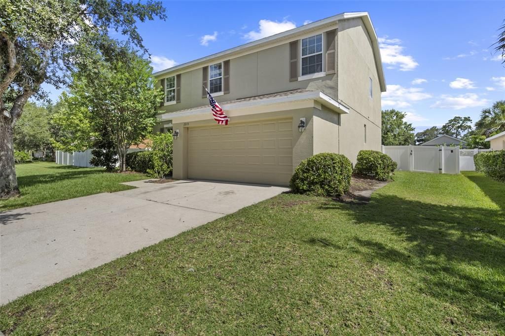 Под контрактом: $350,000 (4 спален, 2 ванн, 2394 Квадратных фут)