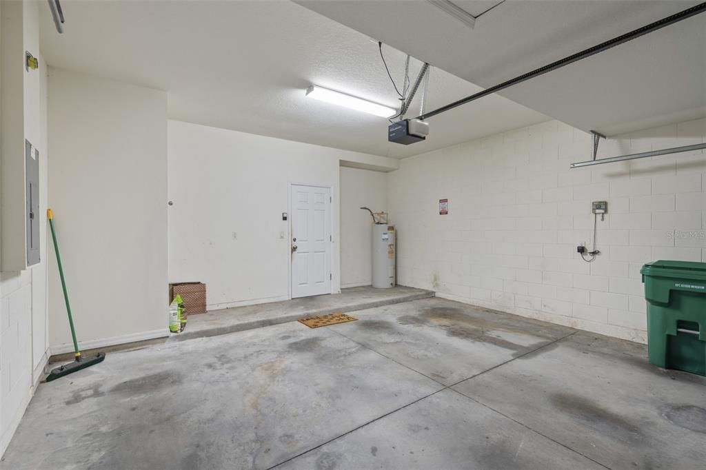 Под контрактом: $350,000 (4 спален, 2 ванн, 2394 Квадратных фут)