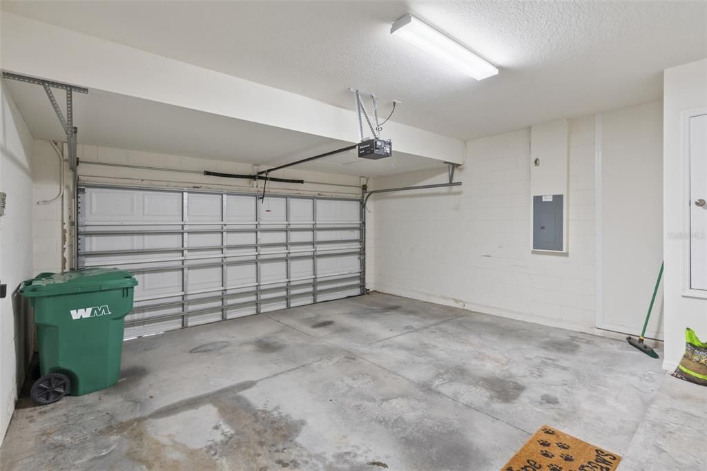 Под контрактом: $350,000 (4 спален, 2 ванн, 2394 Квадратных фут)