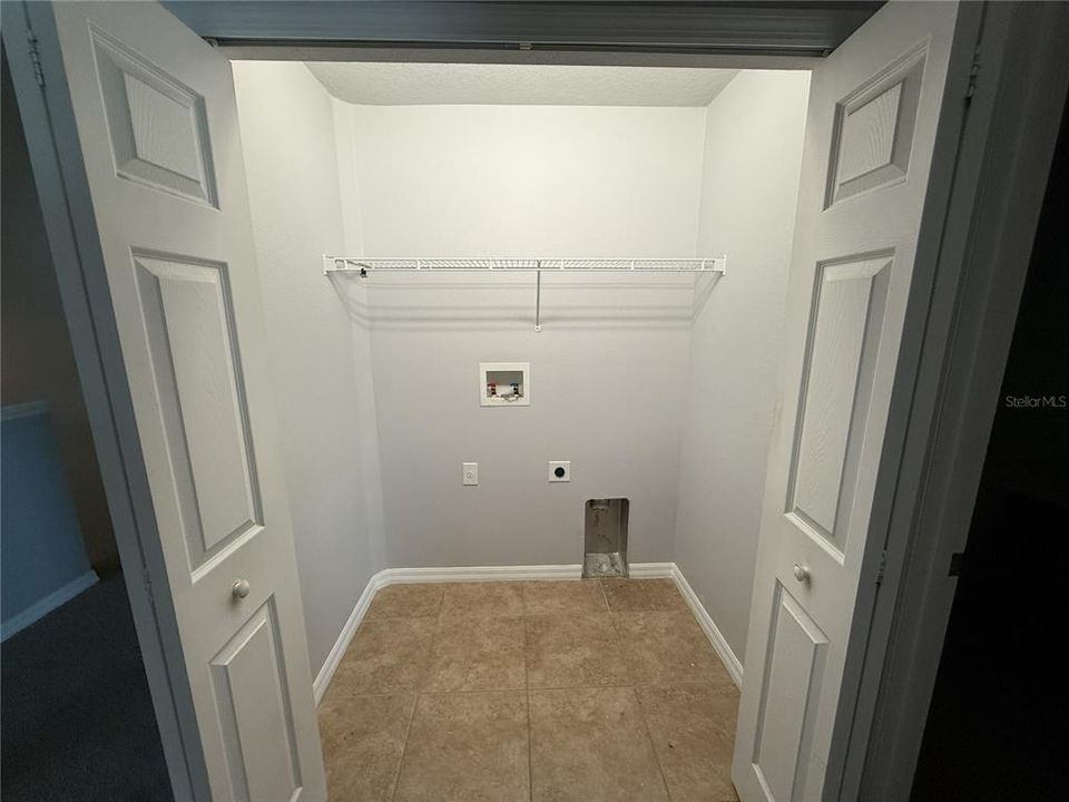 Под контрактом: $350,000 (4 спален, 2 ванн, 2394 Квадратных фут)