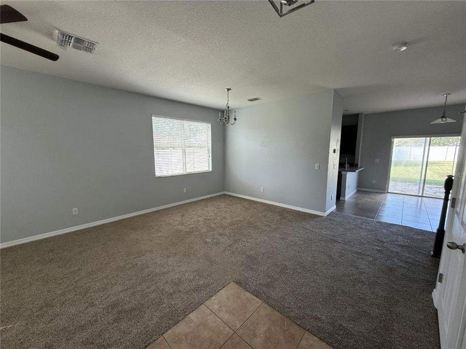 Под контрактом: $350,000 (4 спален, 2 ванн, 2394 Квадратных фут)