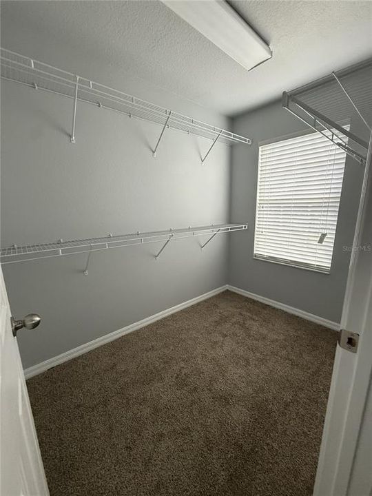 Под контрактом: $350,000 (4 спален, 2 ванн, 2394 Квадратных фут)