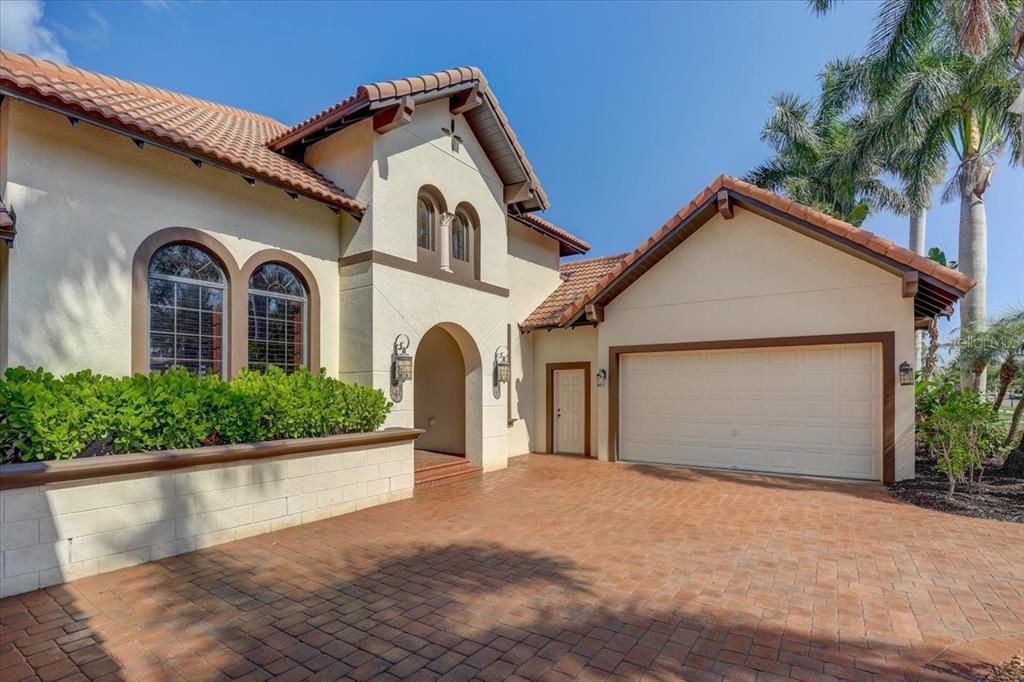 For Sale: $1,895,000 (4 beds, 3 baths, 4307 Square Feet)