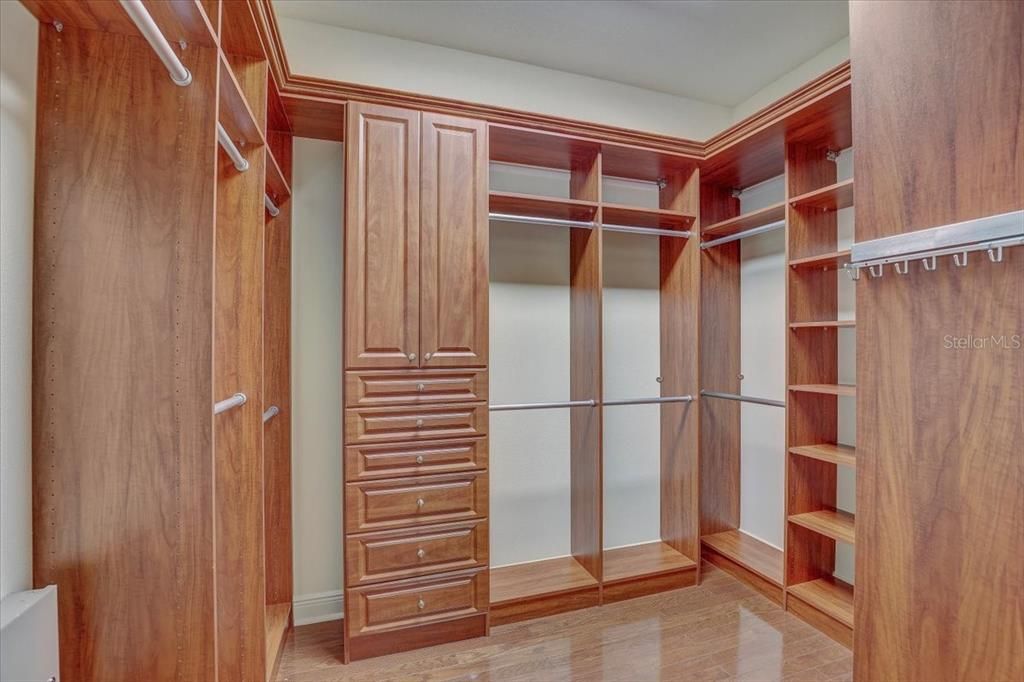 For Sale: $1,895,000 (4 beds, 3 baths, 4307 Square Feet)