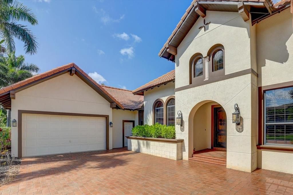 For Sale: $1,895,000 (4 beds, 3 baths, 4307 Square Feet)