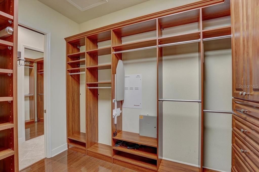 For Sale: $1,895,000 (4 beds, 3 baths, 4307 Square Feet)