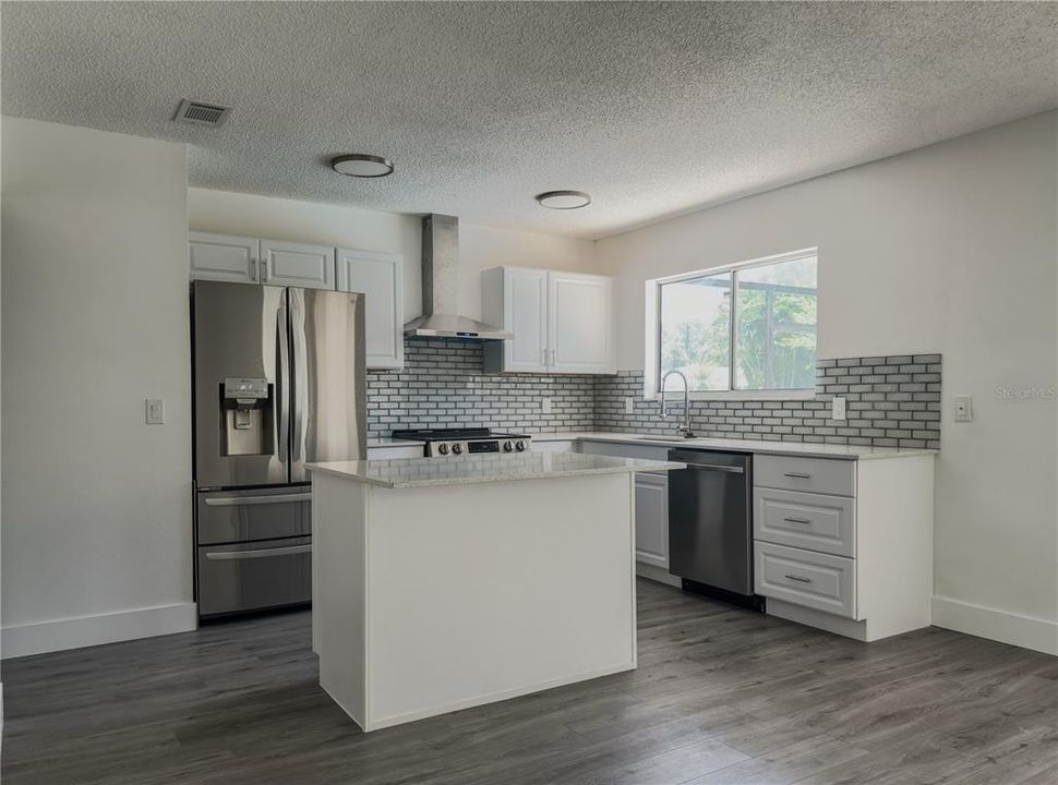 For Sale: $289,500 (3 beds, 2 baths, 1221 Square Feet)