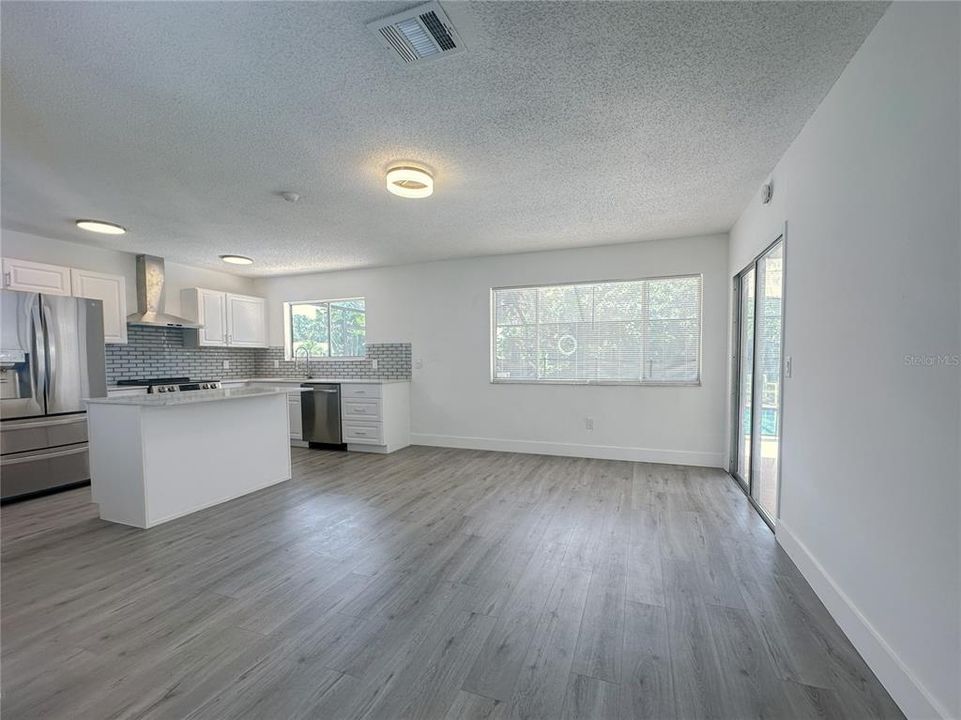 For Sale: $289,500 (3 beds, 2 baths, 1221 Square Feet)