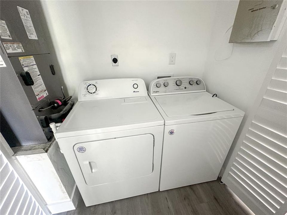 For Sale: $289,500 (3 beds, 2 baths, 1221 Square Feet)