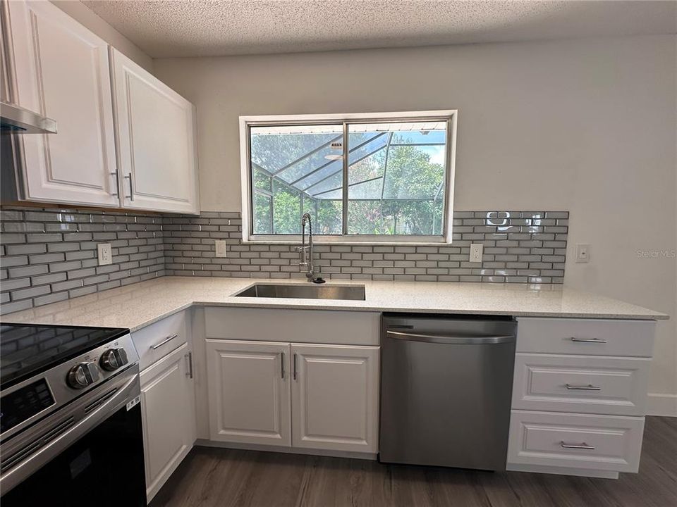 For Sale: $289,500 (3 beds, 2 baths, 1221 Square Feet)