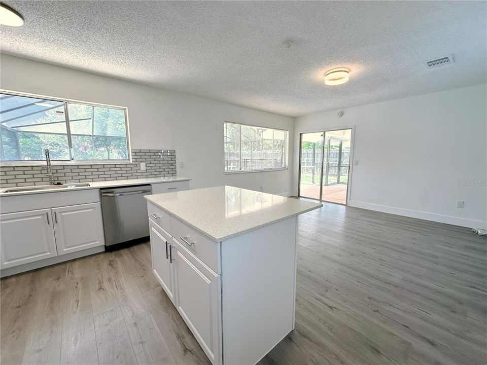 For Sale: $289,500 (3 beds, 2 baths, 1221 Square Feet)