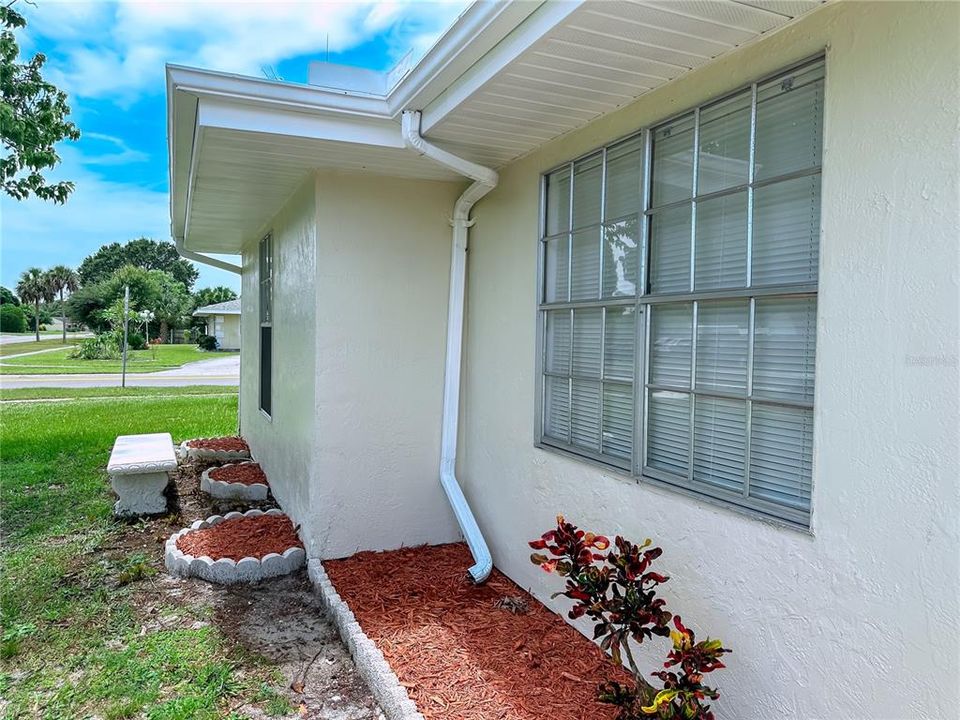 For Sale: $289,500 (3 beds, 2 baths, 1221 Square Feet)