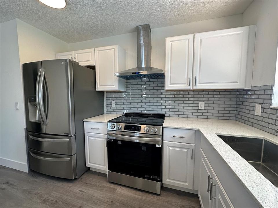 For Sale: $289,500 (3 beds, 2 baths, 1221 Square Feet)