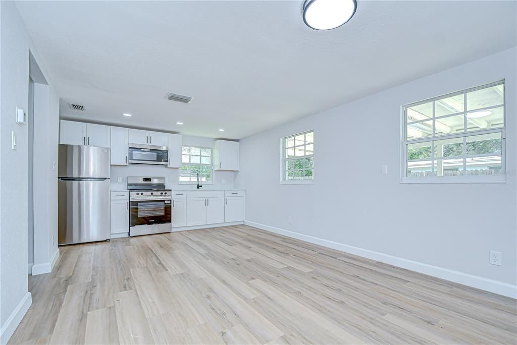 For Sale: $259,990 (2 beds, 1 baths, 748 Square Feet)