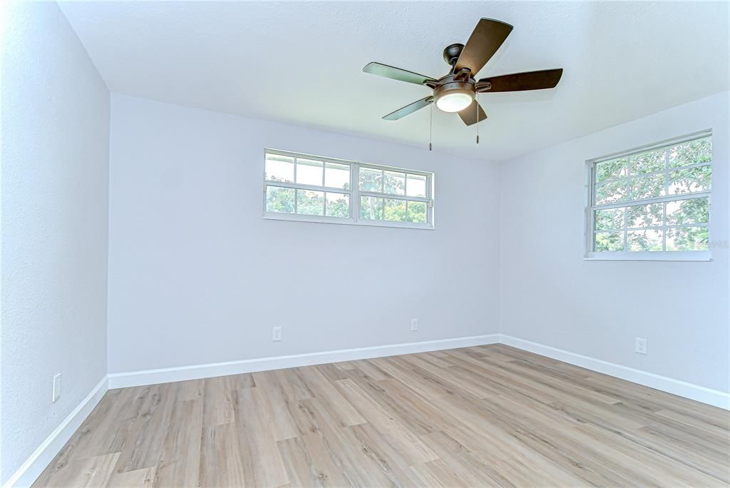 For Sale: $259,990 (2 beds, 1 baths, 748 Square Feet)