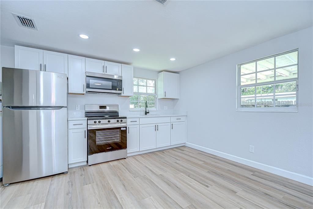 For Sale: $259,990 (2 beds, 1 baths, 748 Square Feet)