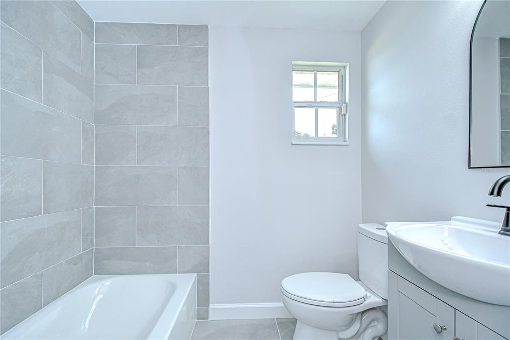 For Sale: $259,990 (2 beds, 1 baths, 748 Square Feet)