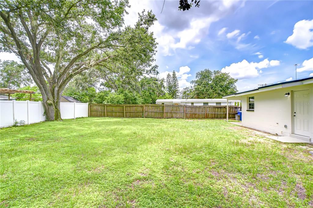 For Sale: $259,990 (2 beds, 1 baths, 748 Square Feet)