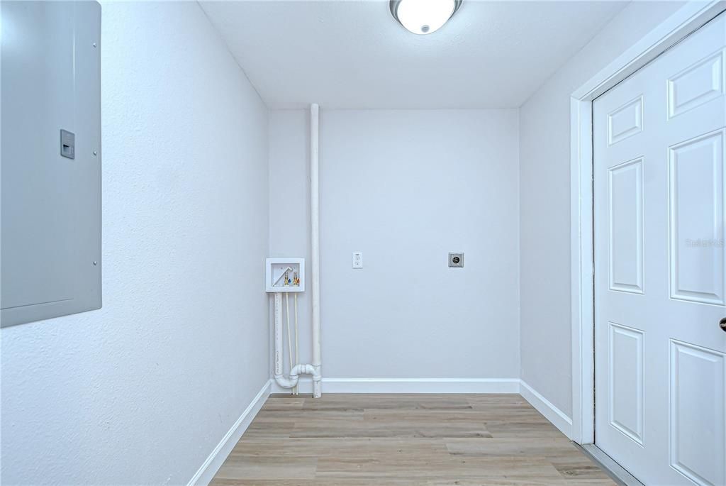 For Sale: $259,990 (2 beds, 1 baths, 748 Square Feet)