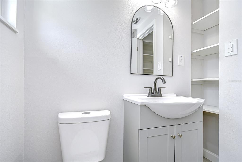 For Sale: $259,990 (2 beds, 1 baths, 748 Square Feet)