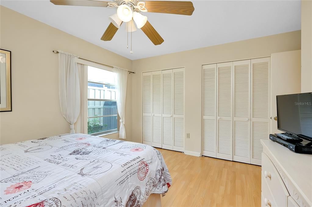 Под контрактом: $284,900 (2 спален, 2 ванн, 1570 Квадратных фут)