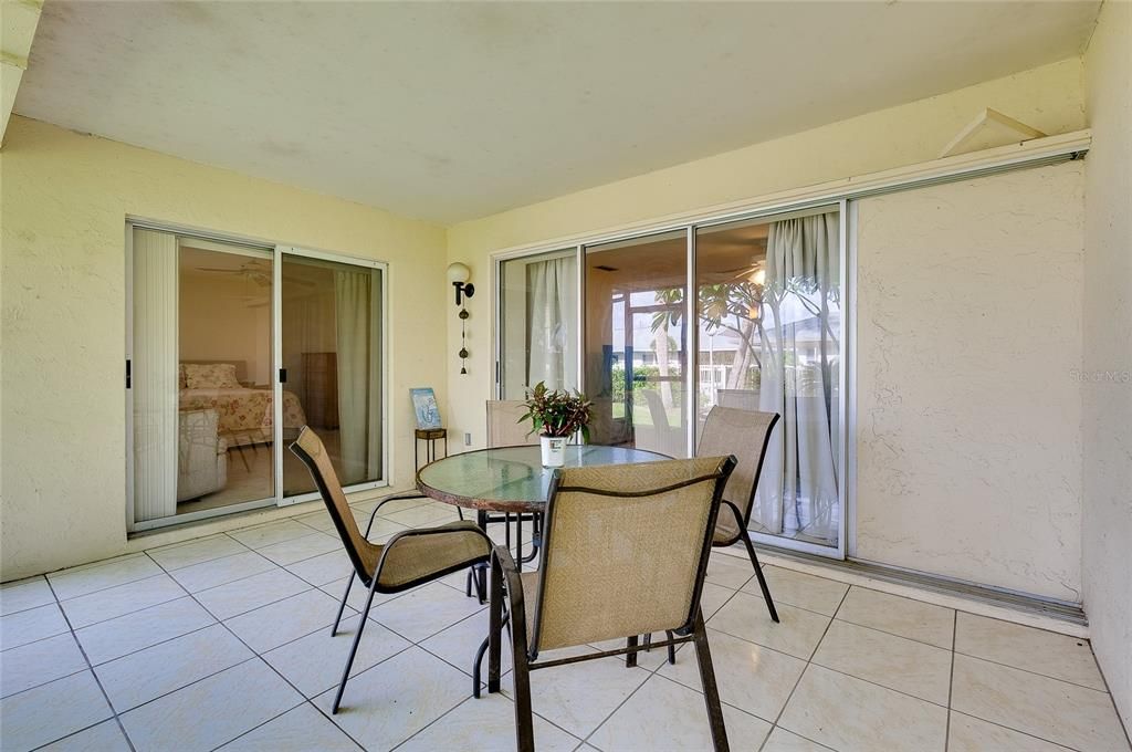 Под контрактом: $284,900 (2 спален, 2 ванн, 1570 Квадратных фут)