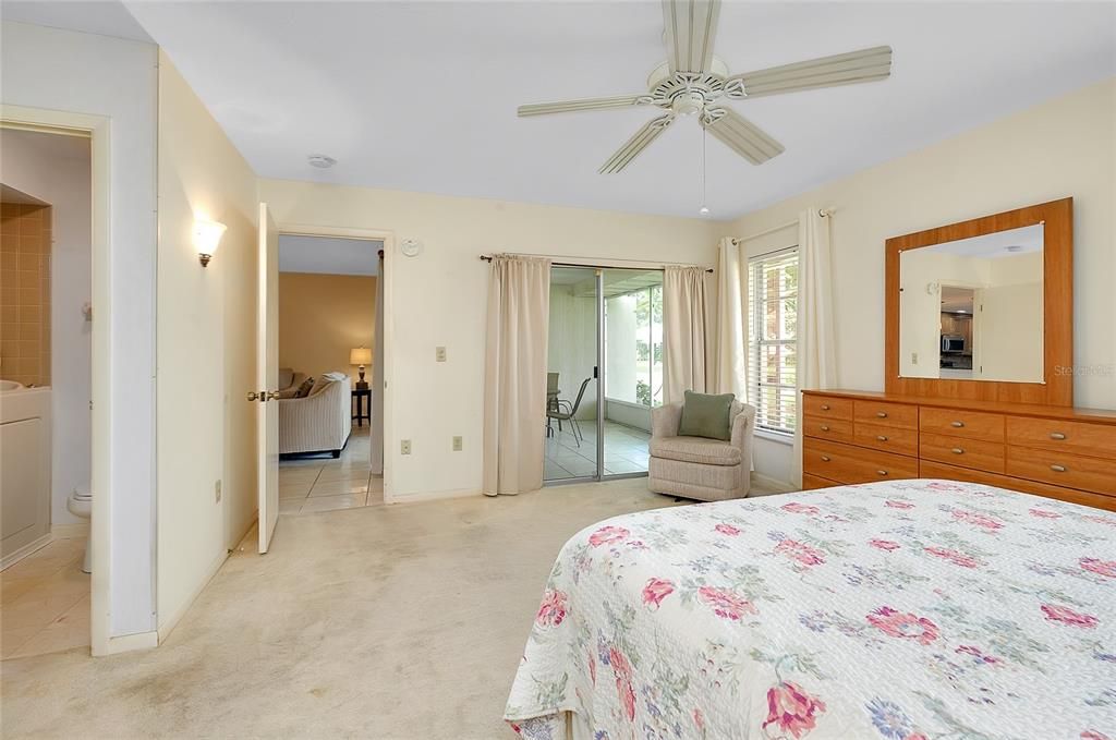 Под контрактом: $284,900 (2 спален, 2 ванн, 1570 Квадратных фут)