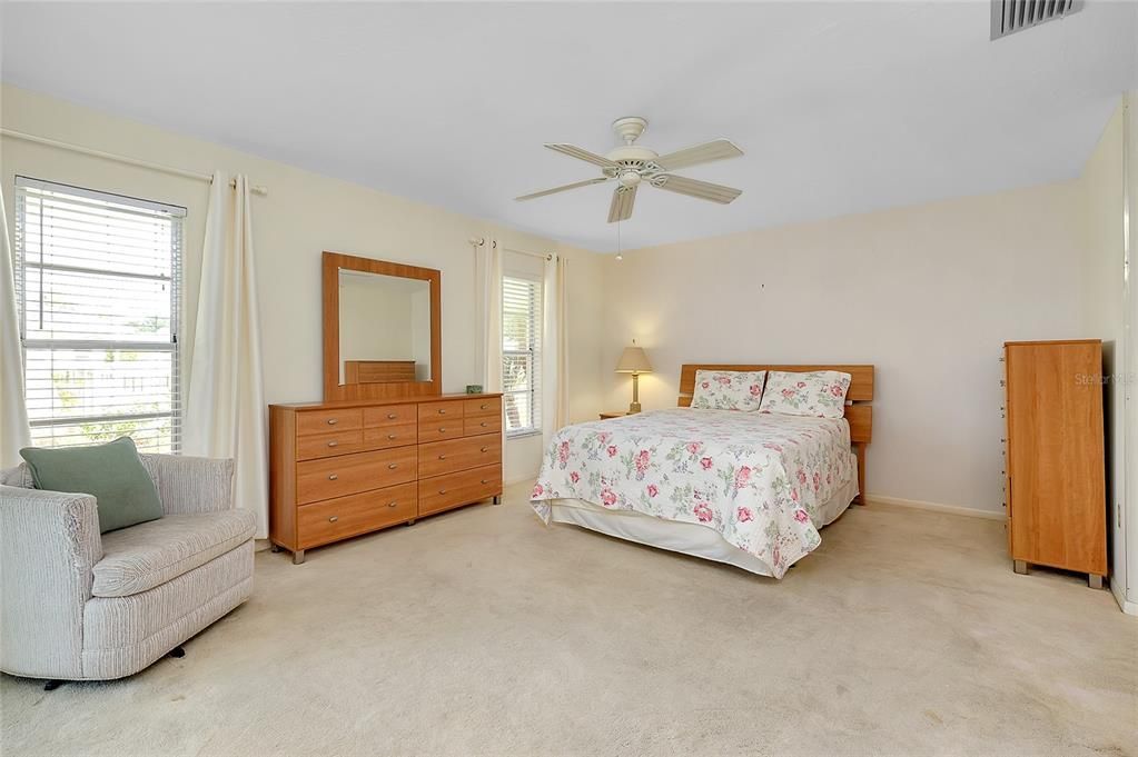 Под контрактом: $284,900 (2 спален, 2 ванн, 1570 Квадратных фут)