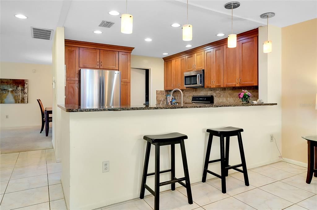 Под контрактом: $284,900 (2 спален, 2 ванн, 1570 Квадратных фут)