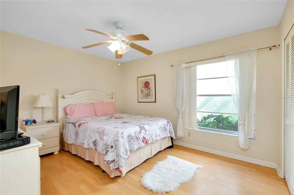 Под контрактом: $284,900 (2 спален, 2 ванн, 1570 Квадратных фут)