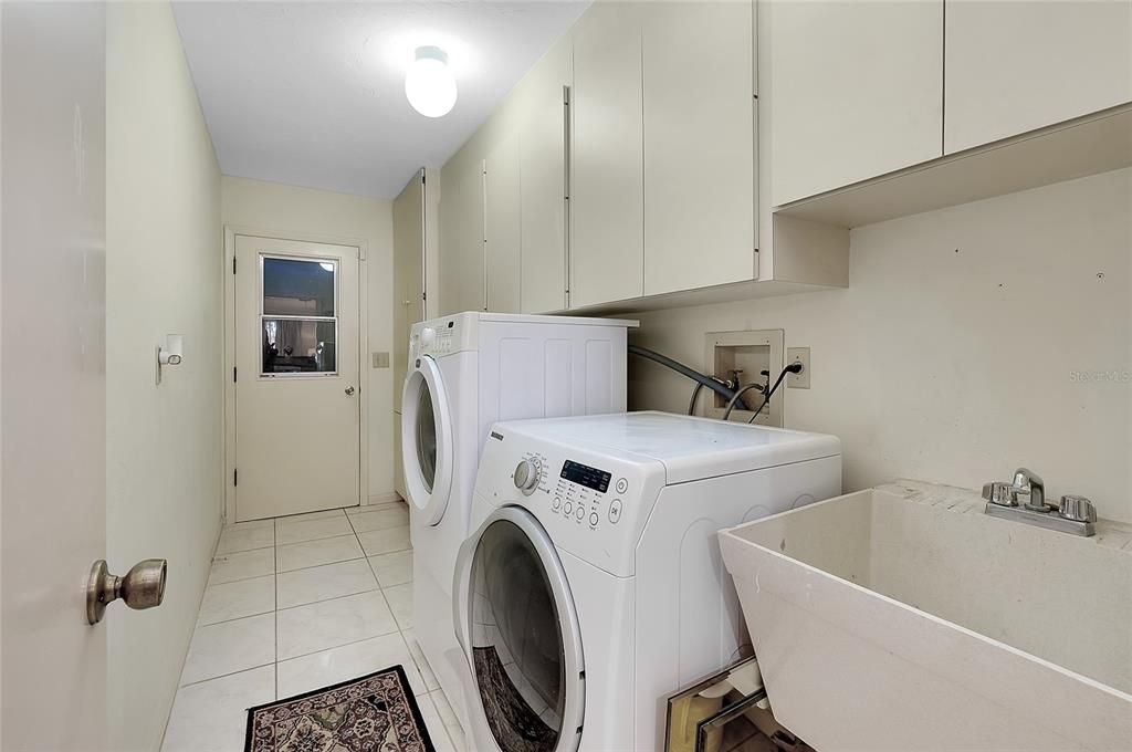 Под контрактом: $284,900 (2 спален, 2 ванн, 1570 Квадратных фут)