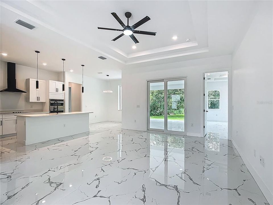 En Venta: $799,999 (4 camas, 3 baños, 2607 Pies cuadrados)